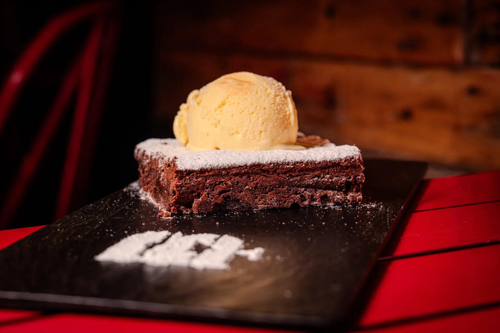 Popular item de Brukbar: BROWNIE
